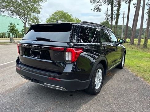 Used 2025 Ford Explorer Active w/ Active Comfort Package RWD image 4