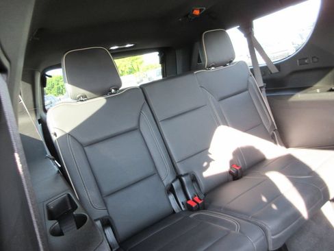 Certified 2022 GMC Yukon XL SLT w/ SLT Premium Package AWD/4WD image 27