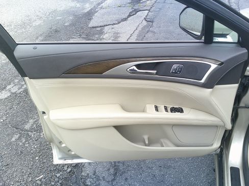 Used 2017 Lincoln MKZ Select w/ Technology Package FWD image 14