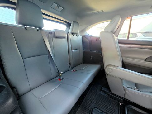 Used 2021 Toyota Highlander Platinum AWD/4WD image 60