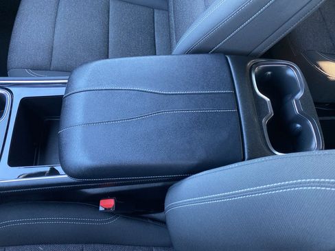 Used 2025 Chevrolet Traverse LT image 35