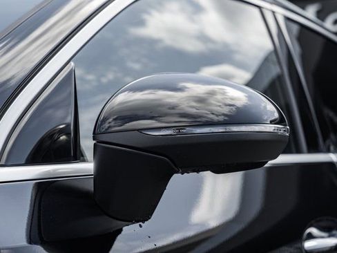 New 2025 Mercedes-Benz GLC 350e 4MATIC image 16