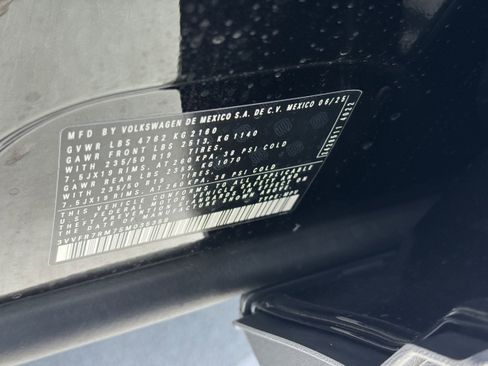 New 2025 Volkswagen Tiguan SE image 32