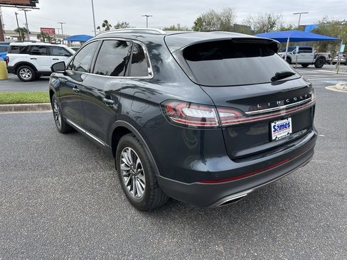 Used 2022 Lincoln Nautilus FWD w/ Premium Package image 4