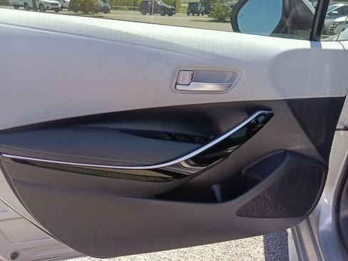 Used 2022 Toyota Corolla XSE FWD image 11