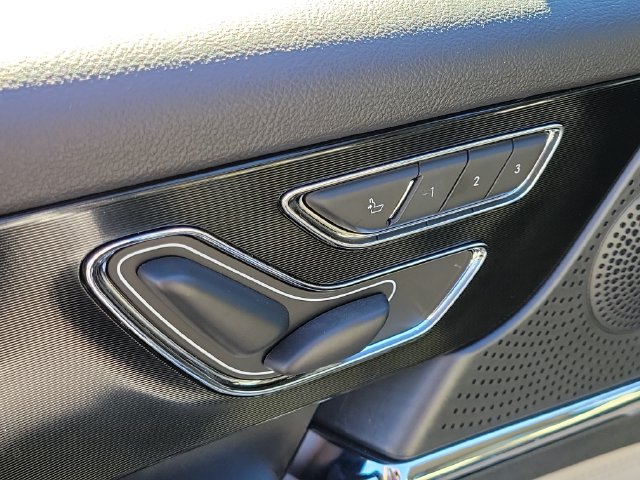 Used 2025 Lincoln Corsair AWD w/ Equipment Group 101A image 9