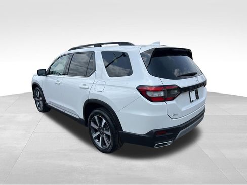 Used 2023 Honda Pilot Touring image 5