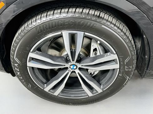 Certified 2024 BMW X7 xDrive40i w/ M Sport Package AWD/4WD image 33