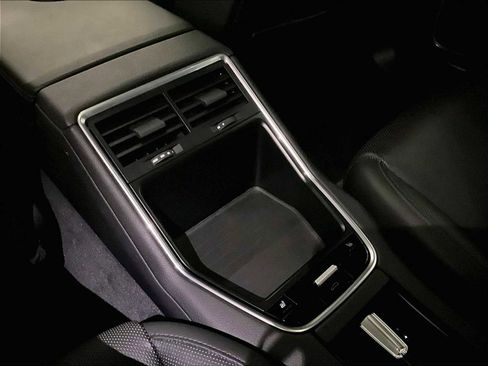 Used 2020 Porsche Panamera image 30