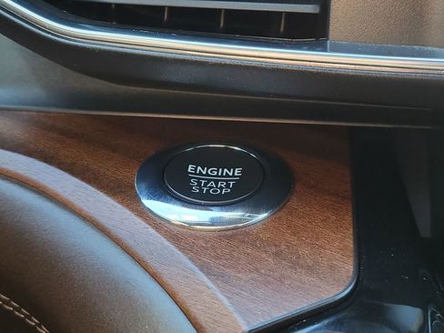 Used 2022 Ford Explorer King Ranch w/ Premium Technology Package image 17