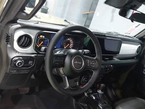 Used 2025 Jeep Wrangler Unlimited Sport AWD/4WD image 19