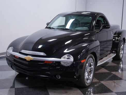 Used 2005 Chevrolet SSR w/ Preferred Equipment Group image 17