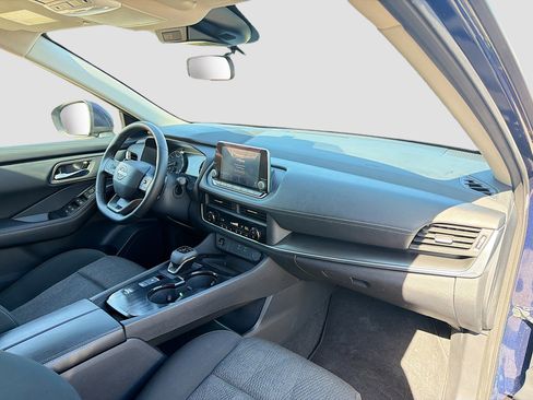 Used 2025 Nissan Rogue SV image 14