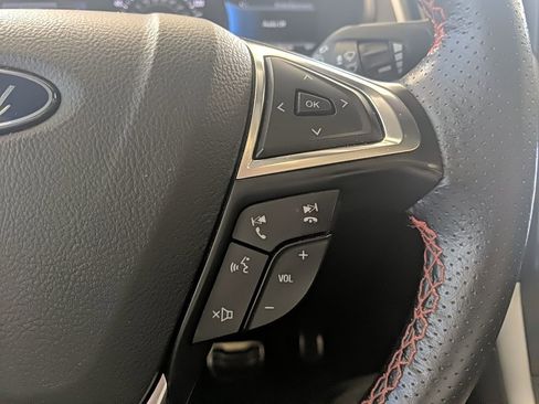 Used 2022 Ford Edge ST-Line image 18