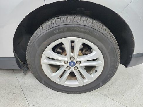 Used 2019 Ford Edge SEL w/ Equipment Group 201A FWD image 13