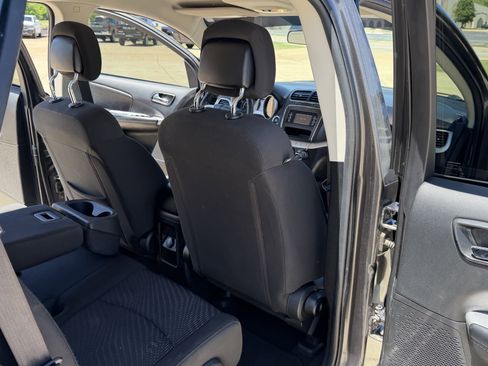 Used 2018 Dodge Journey SE w/ Connectivity Group FWD image 29