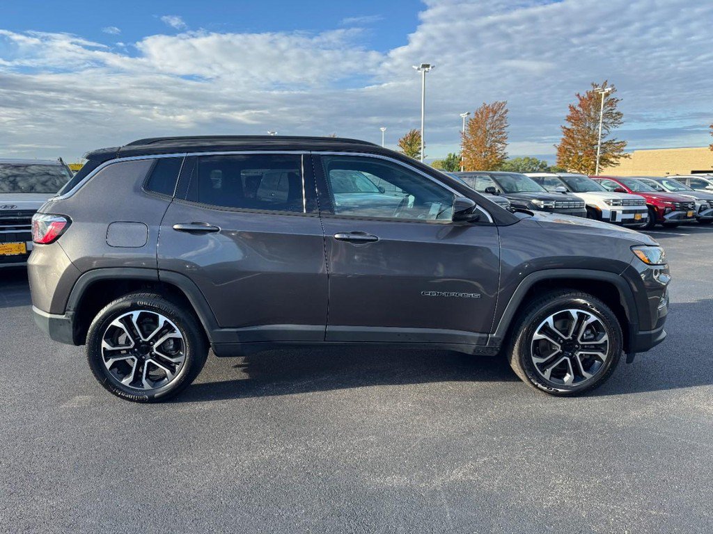 Used 2024 Jeep Compass Limited AWD/4WD image 2