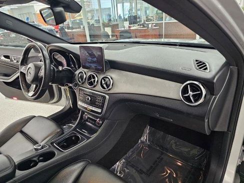 Used 2018 Mercedes-Benz GLA 250 4MATIC w/ Premium Package image 8