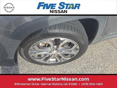 Used 2018 GMC Terrain SLT w/ Preferred Package FWD image 2