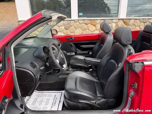Used 2006 Volkswagen Beetle Convertible w/ Package 1 FWD image 3