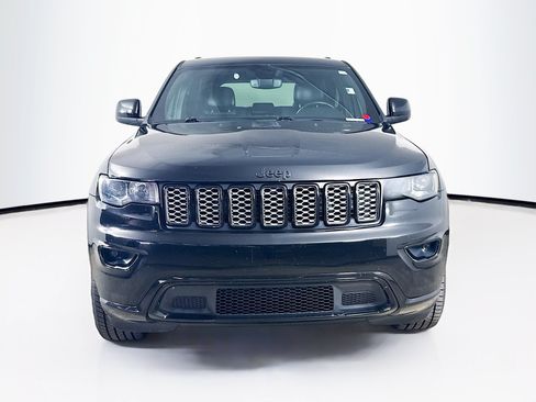 Used 2020 Jeep Grand Cherokee Altitude RWD image 3
