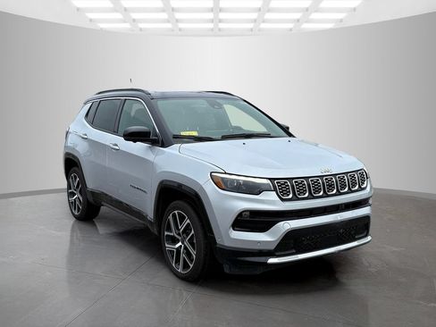 Used 2025 Jeep Compass Limited w/ Elite Group AWD/4WD image 3