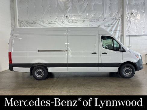 New 2025 Mercedes-Benz Sprinter 2500 image 3