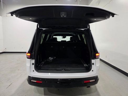 New 2025 Jeep Wagoneer L Series II w/ Convenience Group I AWD/4WD image 30