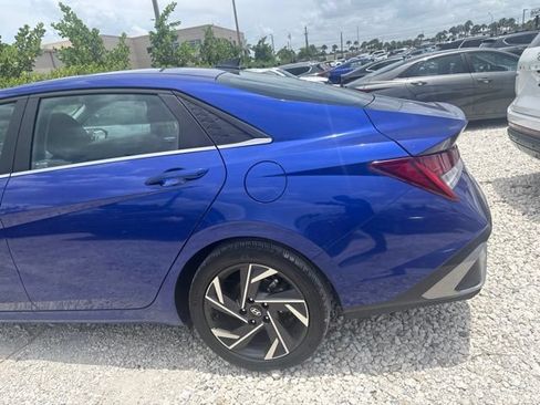 Used 2025 Hyundai Elantra SEL FWD image 9