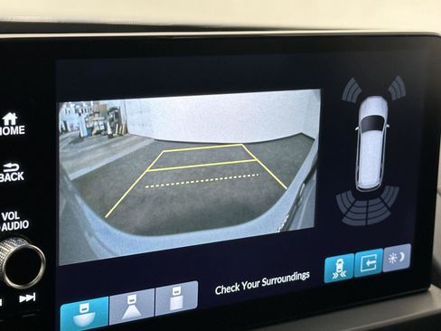 Used 2024 Honda Pilot Touring image 25