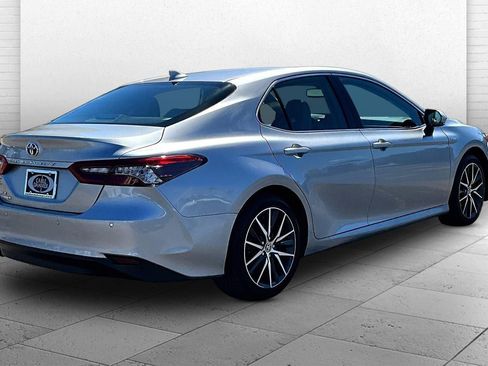 Used 2021 Toyota Camry XLE w/ Navigation Upgrade Package FWD image 13