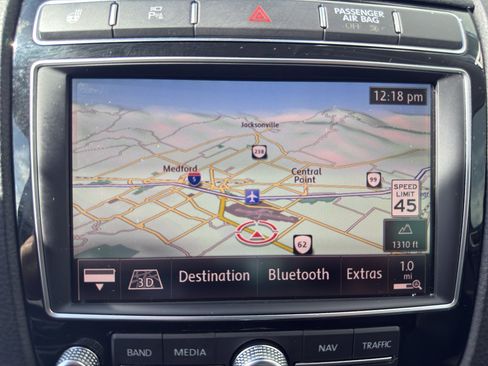 Used 2016 Volkswagen Touareg TDI image 13