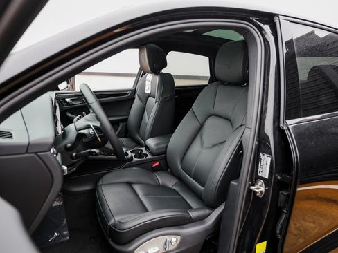 Certified 2026 Porsche Macan S AWD/4WD image 5