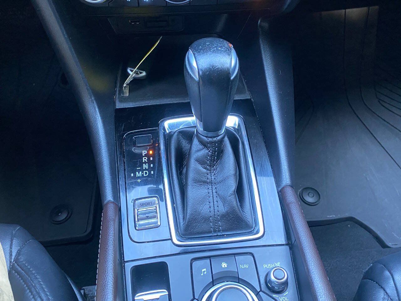 Used 2017 MAZDA MAZDA3 Touring FWD image 34