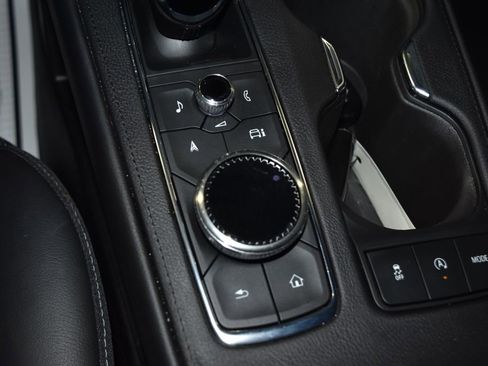 Used 2024 Cadillac XT4 Premium Luxury image 19