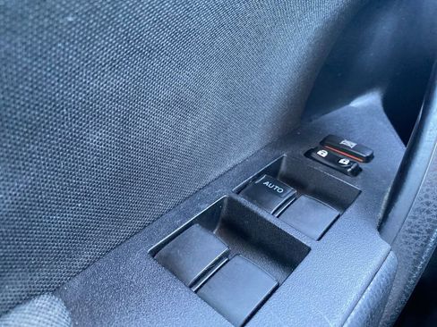 Used 2019 Toyota Corolla LE image 24