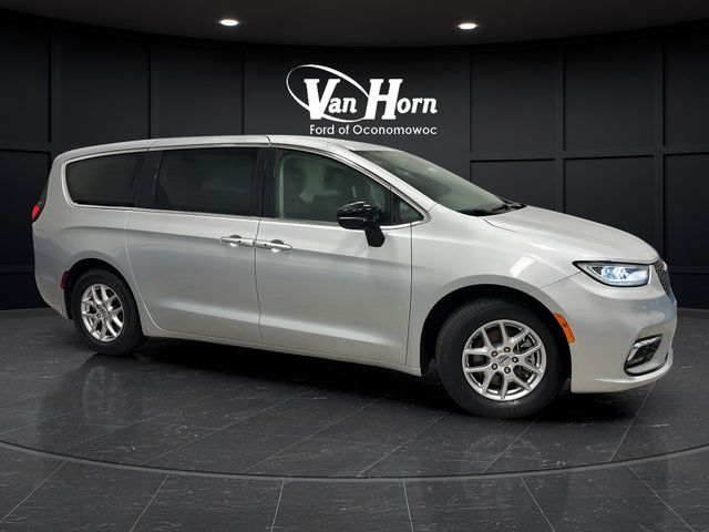 Used 2024 Chrysler Pacifica Touring-L FWD image 1