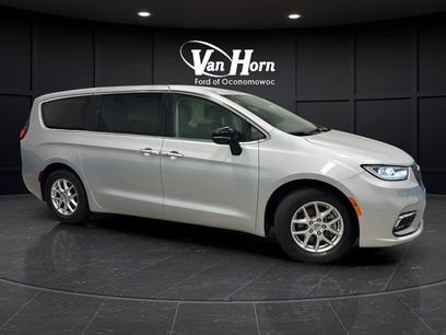 Used 2024 Chrysler Pacifica Touring-L