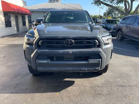 Used 2025 Toyota 4Runner SR5 AWD/4WD image 9