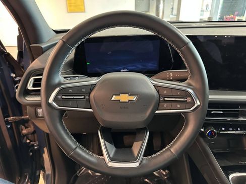 Used 2025 Chevrolet Traverse LT FWD image 30