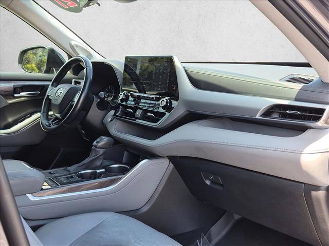 Used 2021 Toyota Highlander Platinum FWD image 26