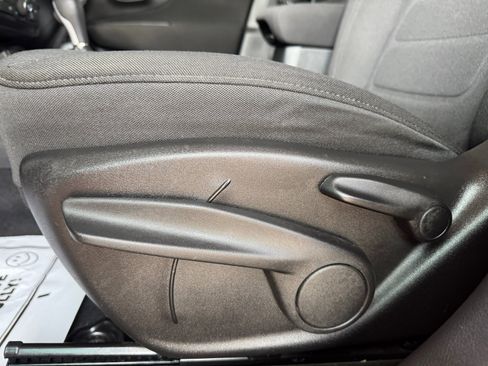 Used 2018 Jeep Renegade Latitude FWD image 10