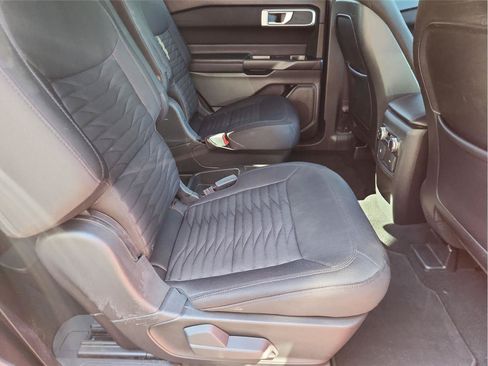 Used 2020 Ford Explorer XLT RWD image 25