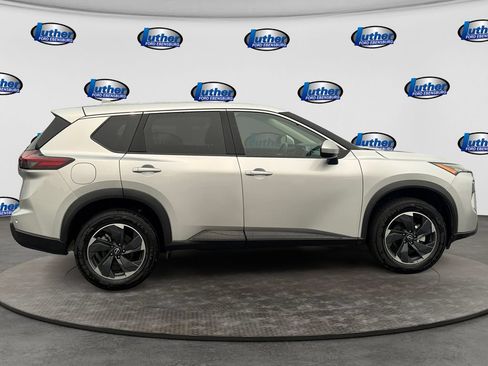 Used 2025 Nissan Rogue SV FWD image 6