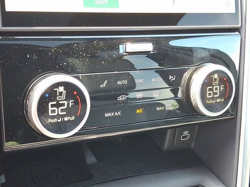 New 2025 Land Rover Discovery S image 14