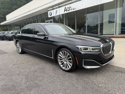 Used 2022 BMW 750i xDrive w/ Executive Package AWD/4WD image 2