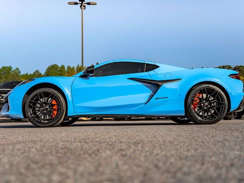 Used 2023 Chevrolet Corvette Z06 image 7