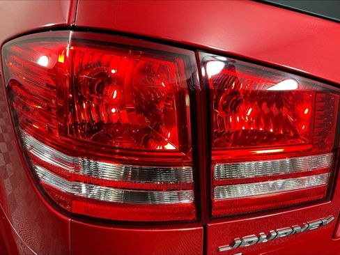 Used 2020 Dodge Journey SE w/ SE Popular Equipment Group FWD image 23