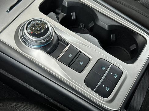 Used 2022 Ford Explorer XLT image 25