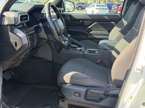 Used 2025 Toyota Tacoma SR5 AWD/4WD image 15